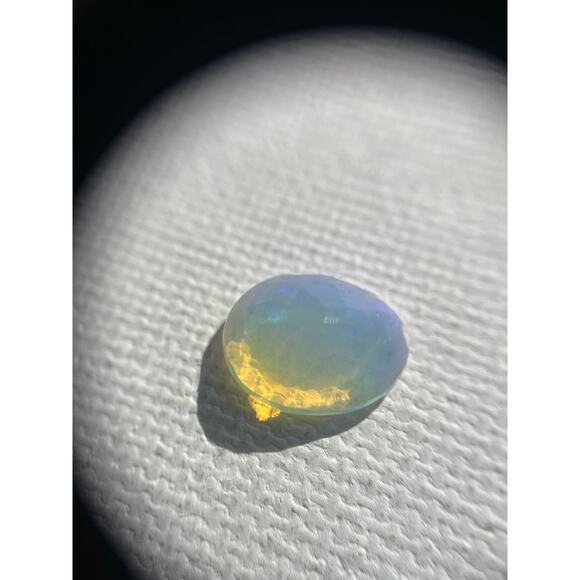2 carat Welo Opal - Oval Cut - Picture 6 of 8